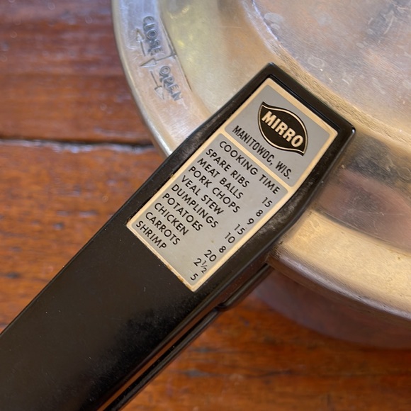 Vintage Mirro 4 Qt Pressure Cooker with Original 15 lb Weight for Lid USA - Picture 3 of 6